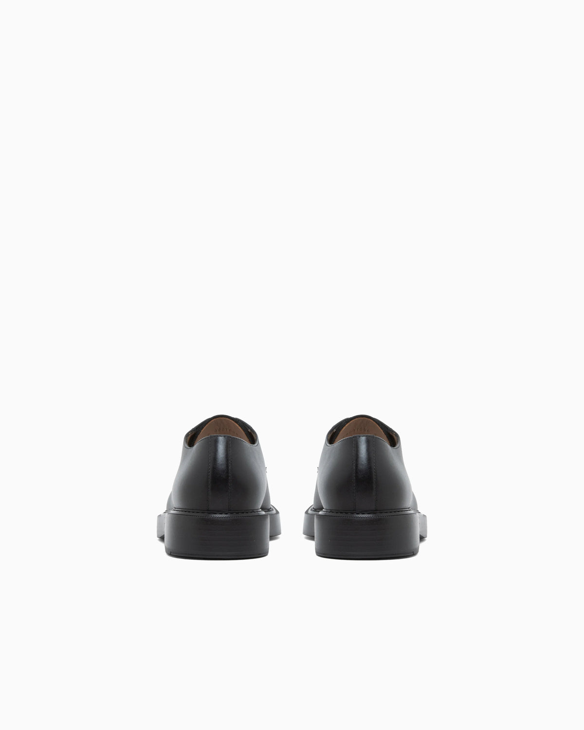 Lace-up derby shoes with smooth leather and rounded toe