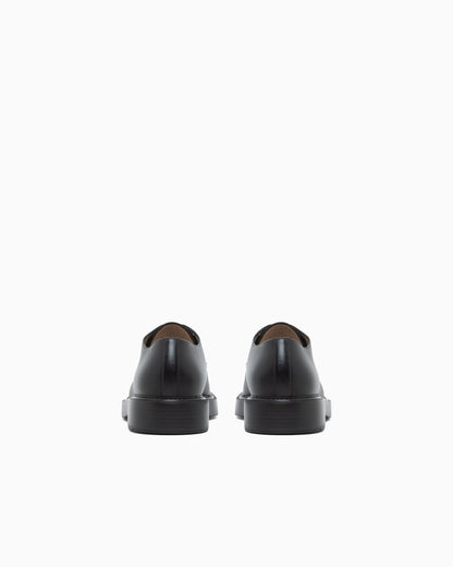 Lace-up derby shoes with smooth leather and rounded toe
