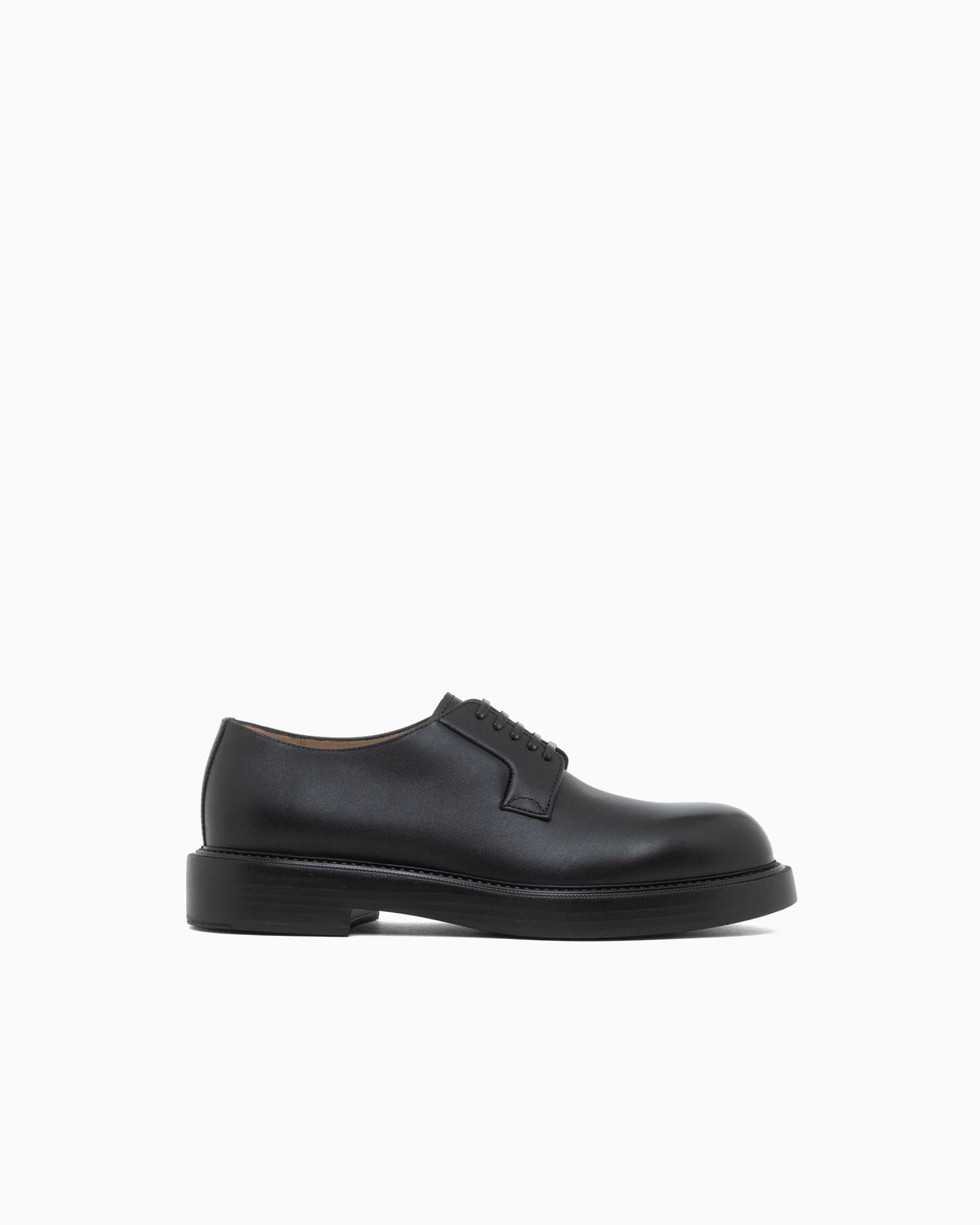 Lace-up derby shoes with smooth leather and rounded toe