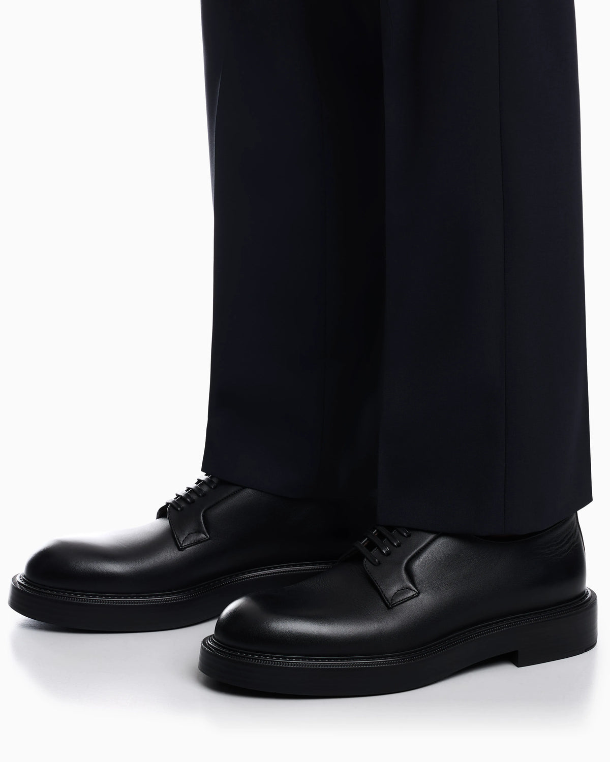 Lace-up derby shoes with smooth leather and rounded toe