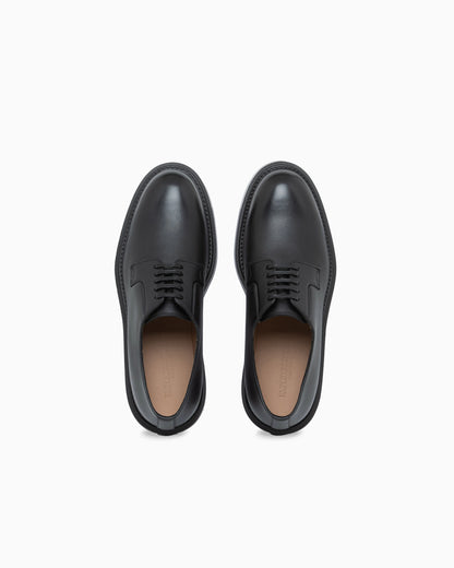 Lace-up derby shoes with smooth leather and rounded toe