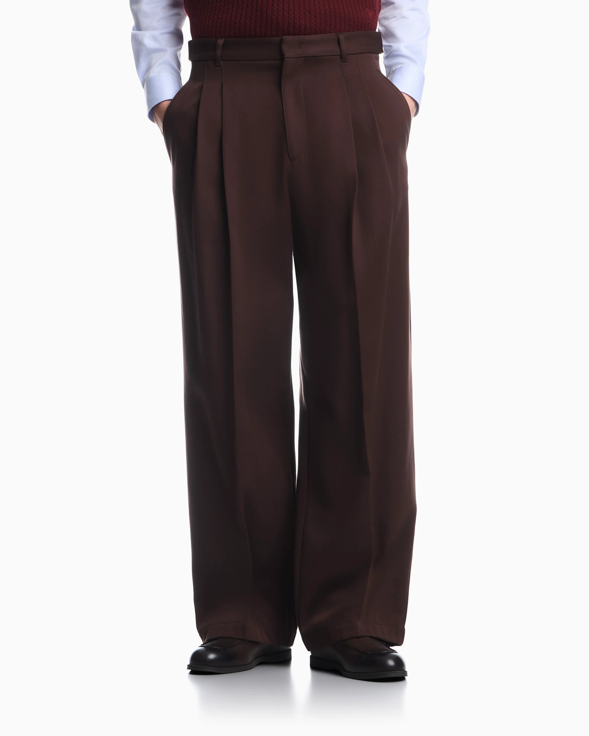 Pleated cotton trousers with a high waist and straight leg