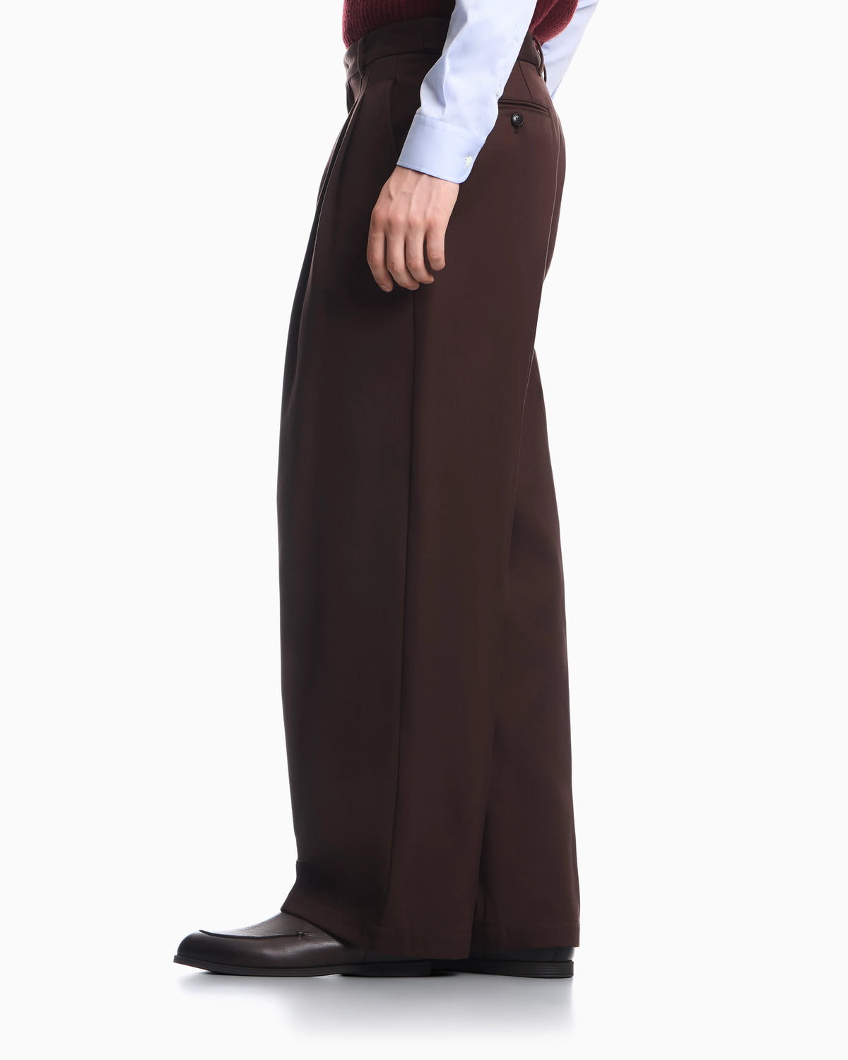 Pleated cotton trousers with a high waist and straight leg