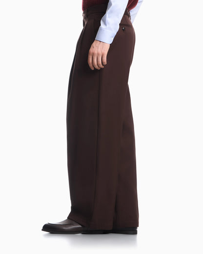 Pleated cotton trousers with a high waist and straight leg