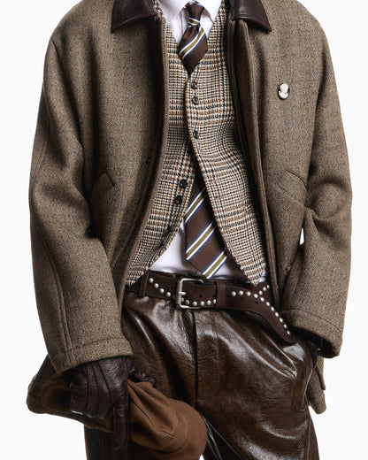 Cotton dress shirt with a pointed collar and long sleeves