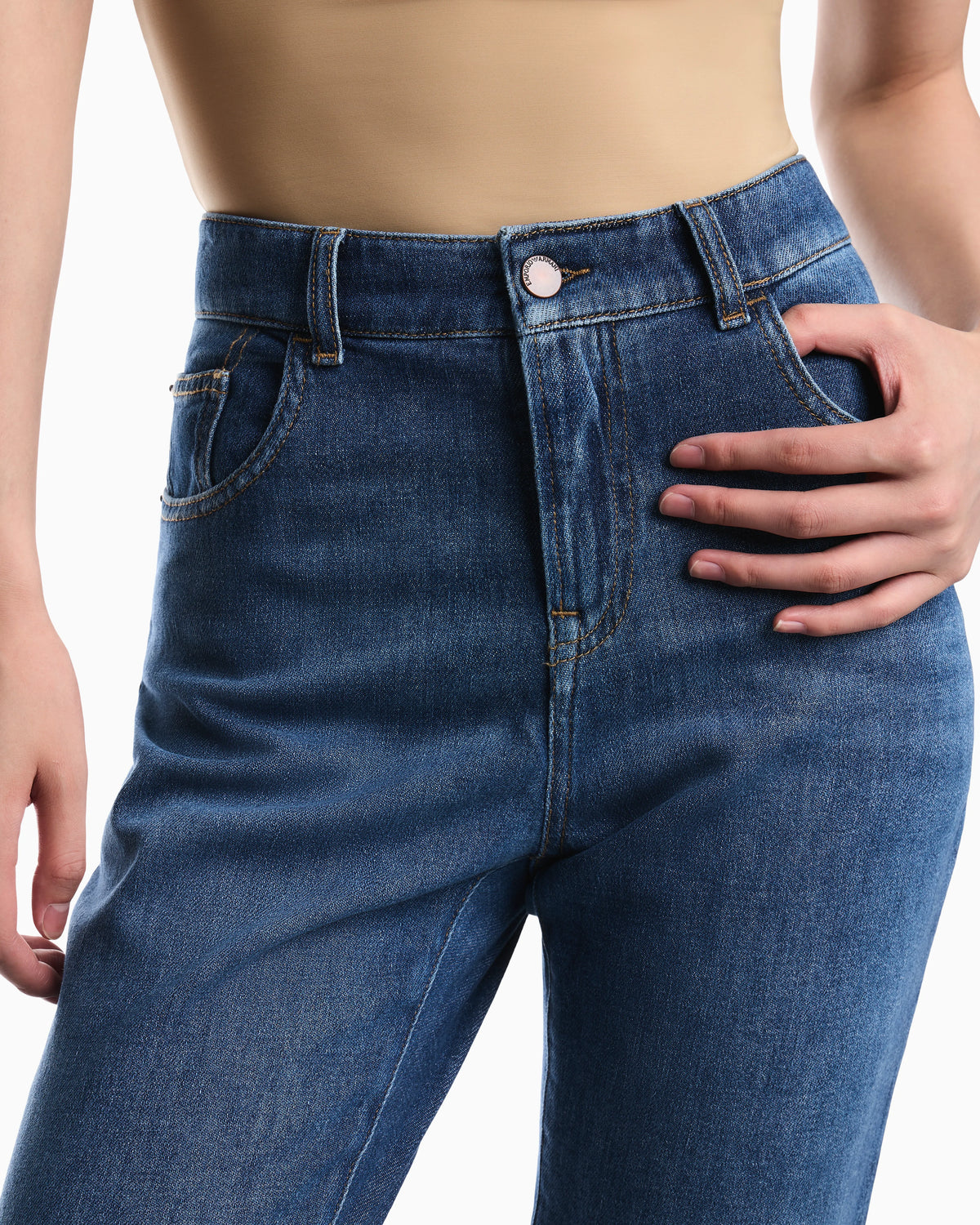 Slim-fit denim jeans with five pockets and a used look