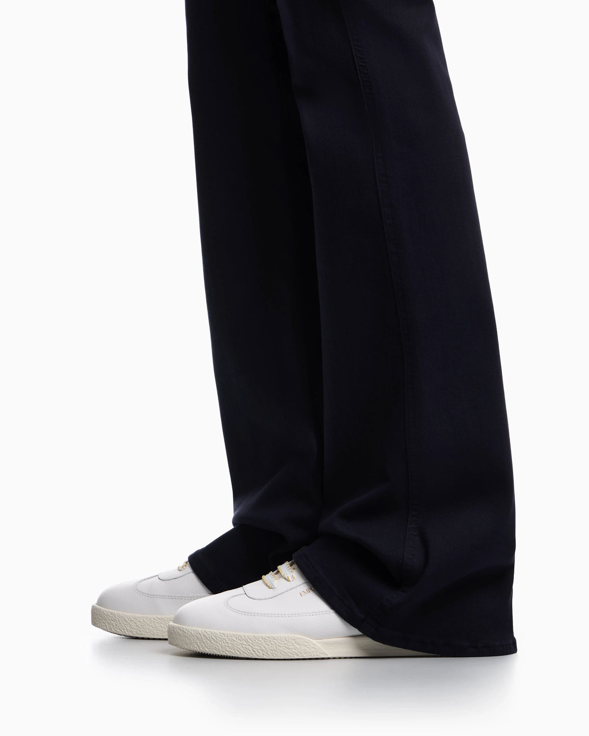 J9D mid-rise jeans with a flared hem in a garment-dyed viscose blend