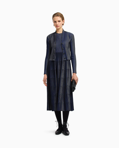 Sleeveless dress in knit front and back plated effect