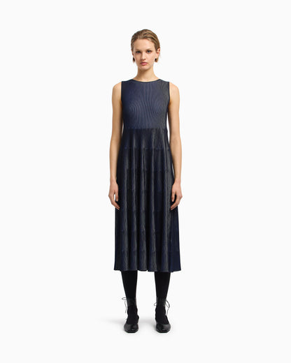 Sleeveless dress in knit front and back plated effect