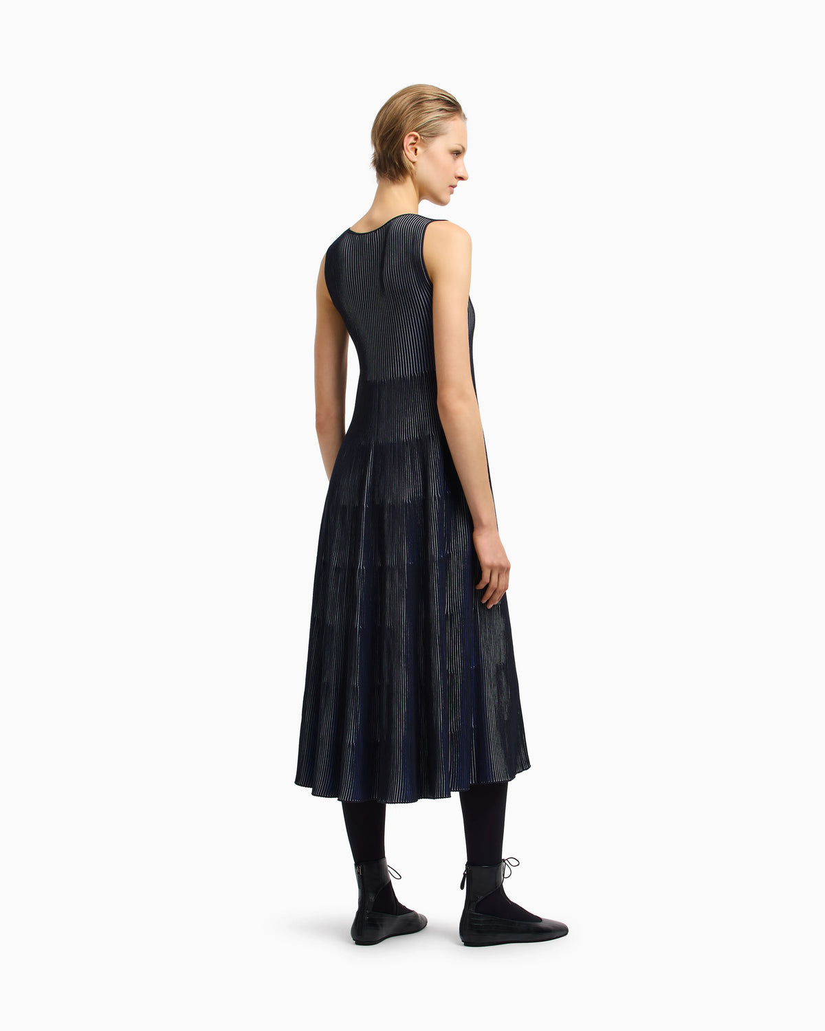 Sleeveless dress in knit front and back plated effect