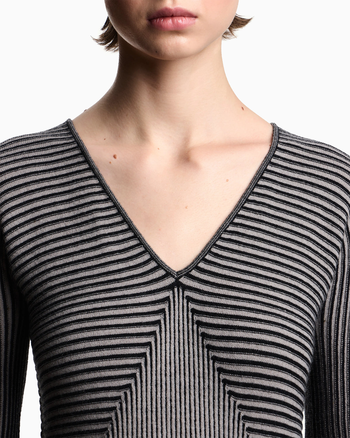 V-neck jumper with striped links-stitched details