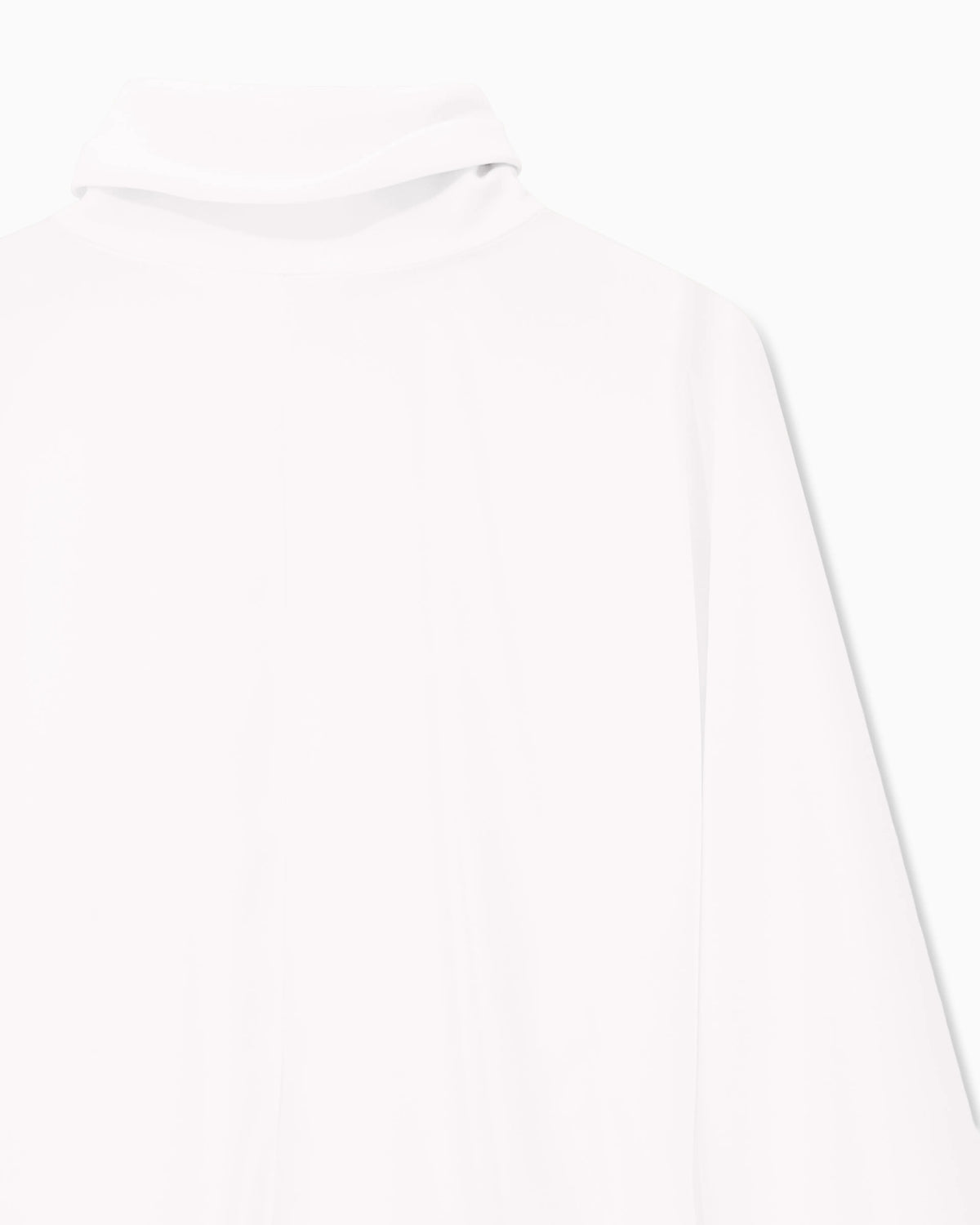 Blouse in recycled crepe with high neckline and tie cuffs