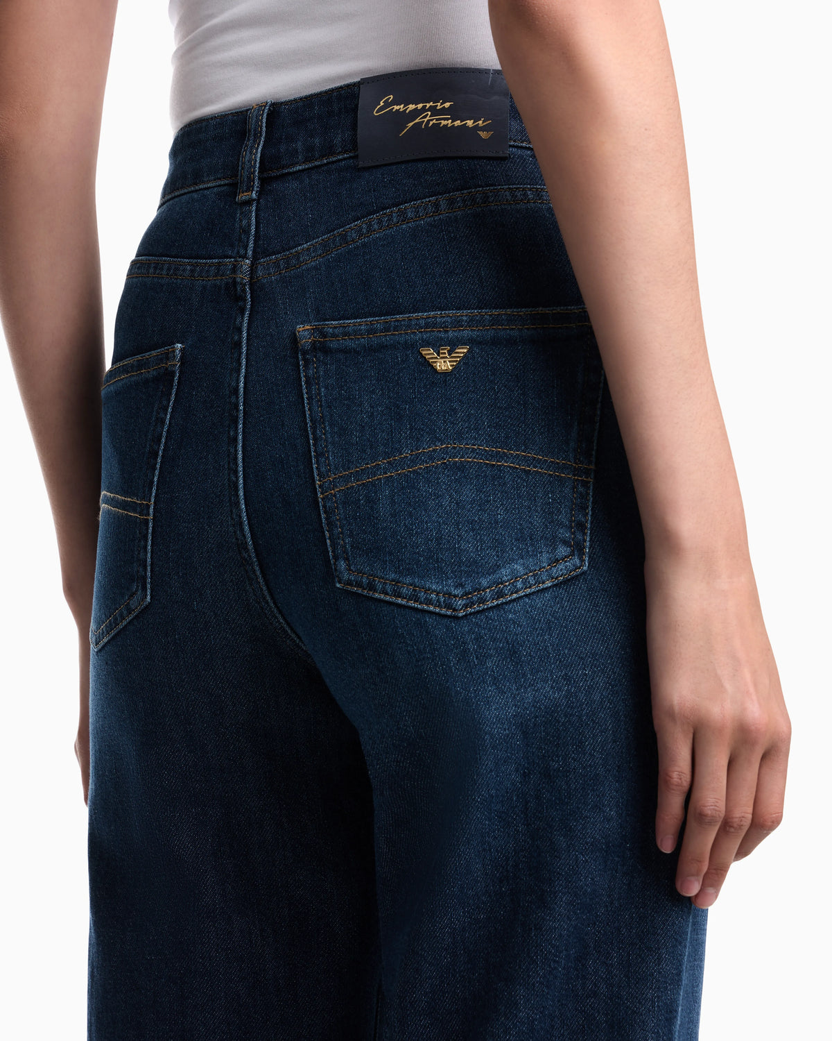 Five-pocket rigid denim jeans with a vintage look