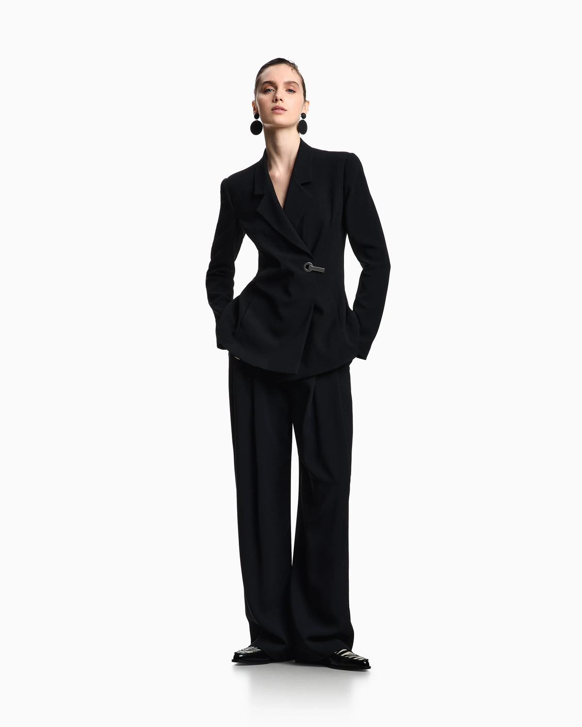 Envers satin jacket with lapels and hook