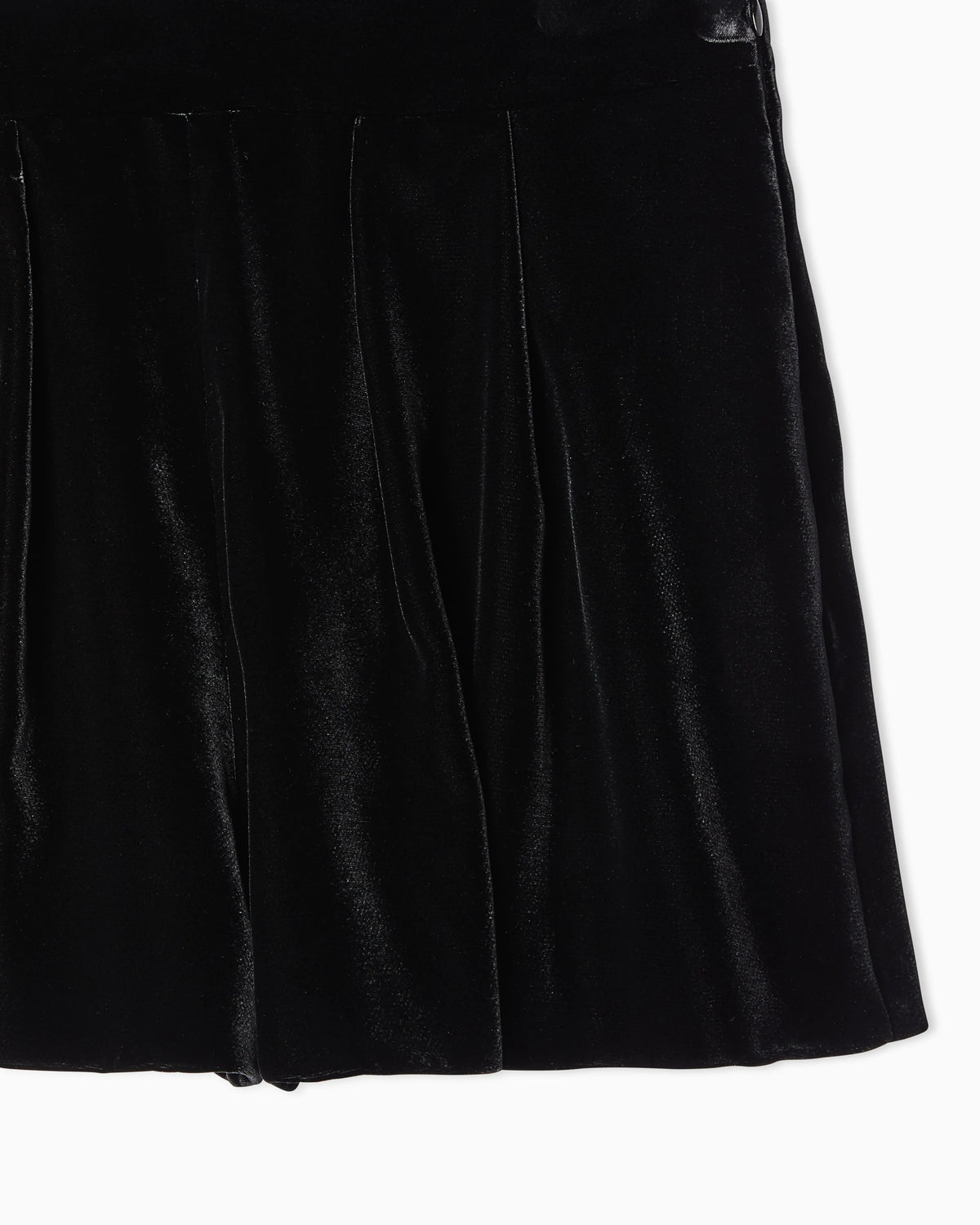 Liquid velvet shorts with pleats