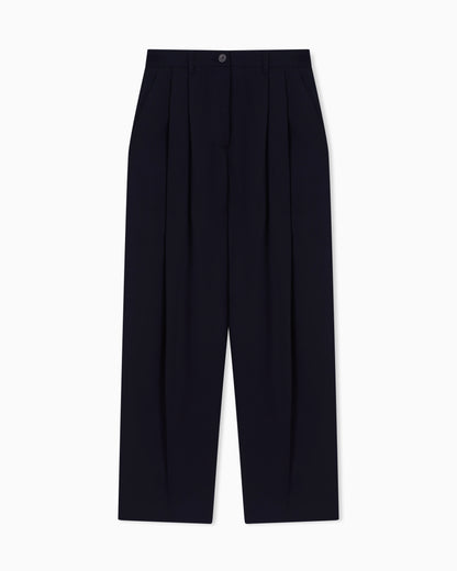 Trousers with pleat in flowing wool
