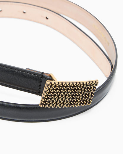 Smooth leather belt with 3D patterned plate