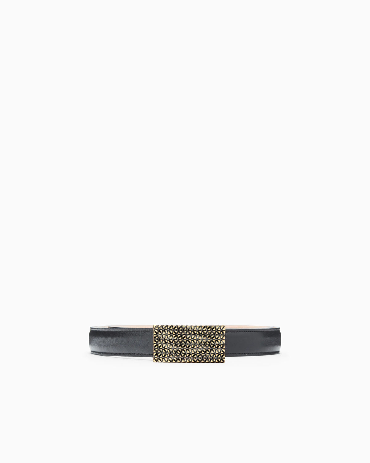 Smooth leather belt with 3D patterned plate