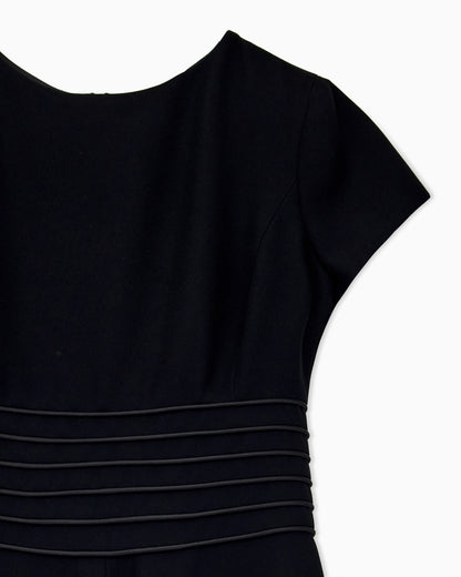 Dress in techno cady with a pleated waist and short sleeves