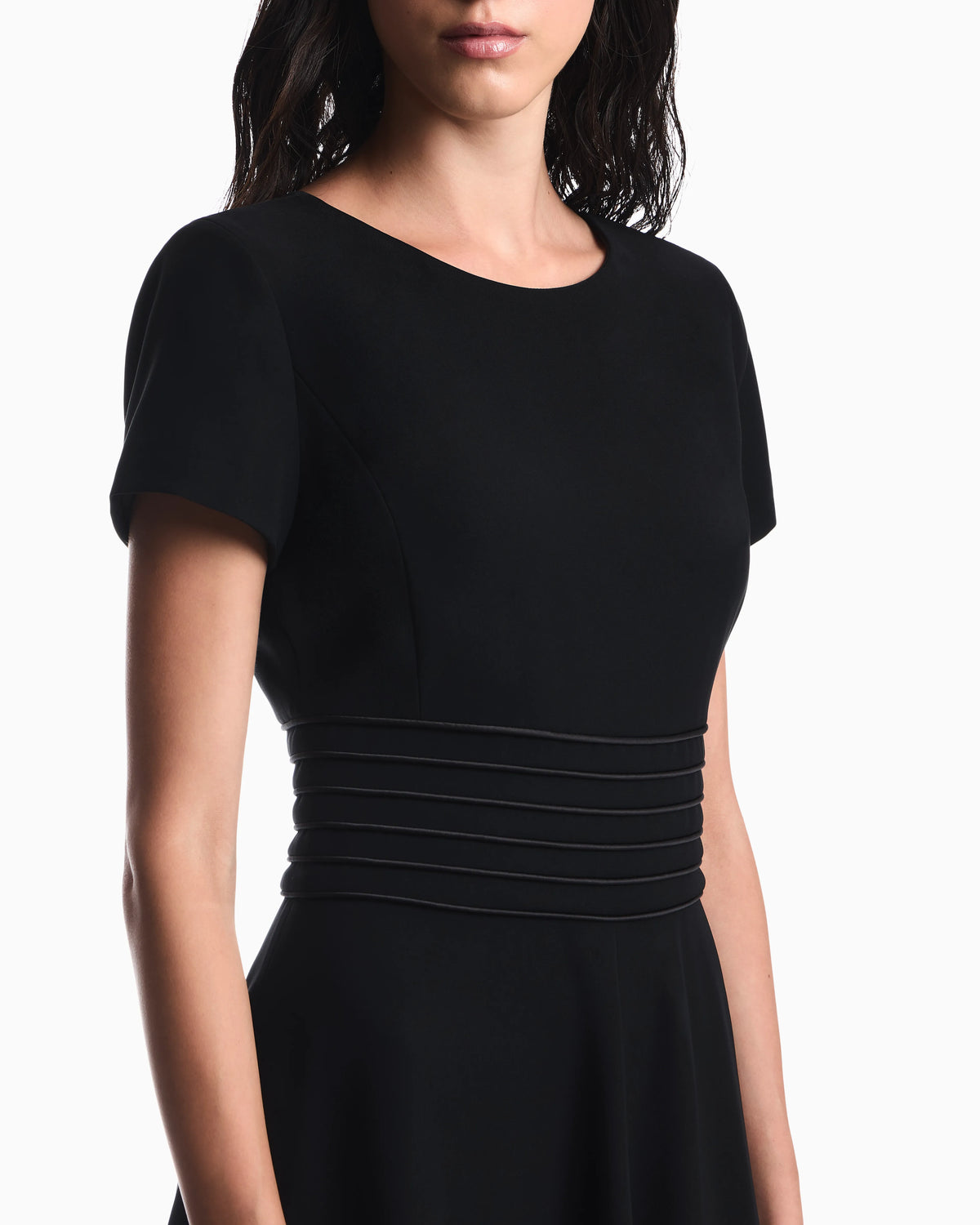Dress in techno cady with a pleated waist and short sleeves