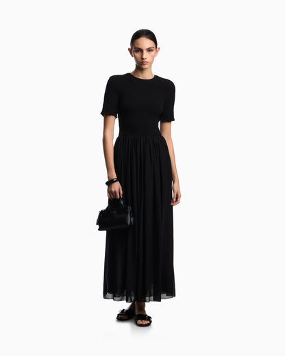 Short-sleeved long dress in technical georgette