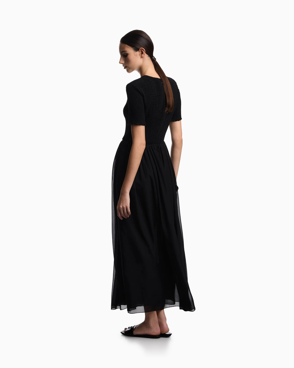 Short-sleeved long dress in technical georgette