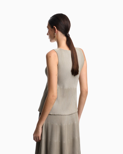 Knit top with a ribbed effect