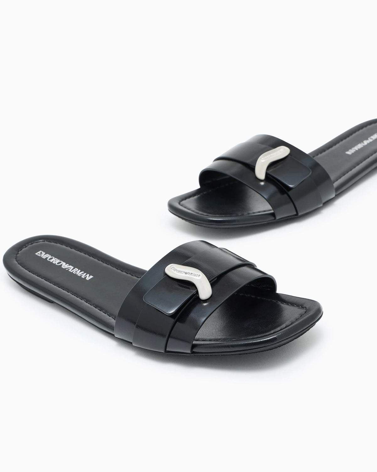 Shiny polished leather band sandals