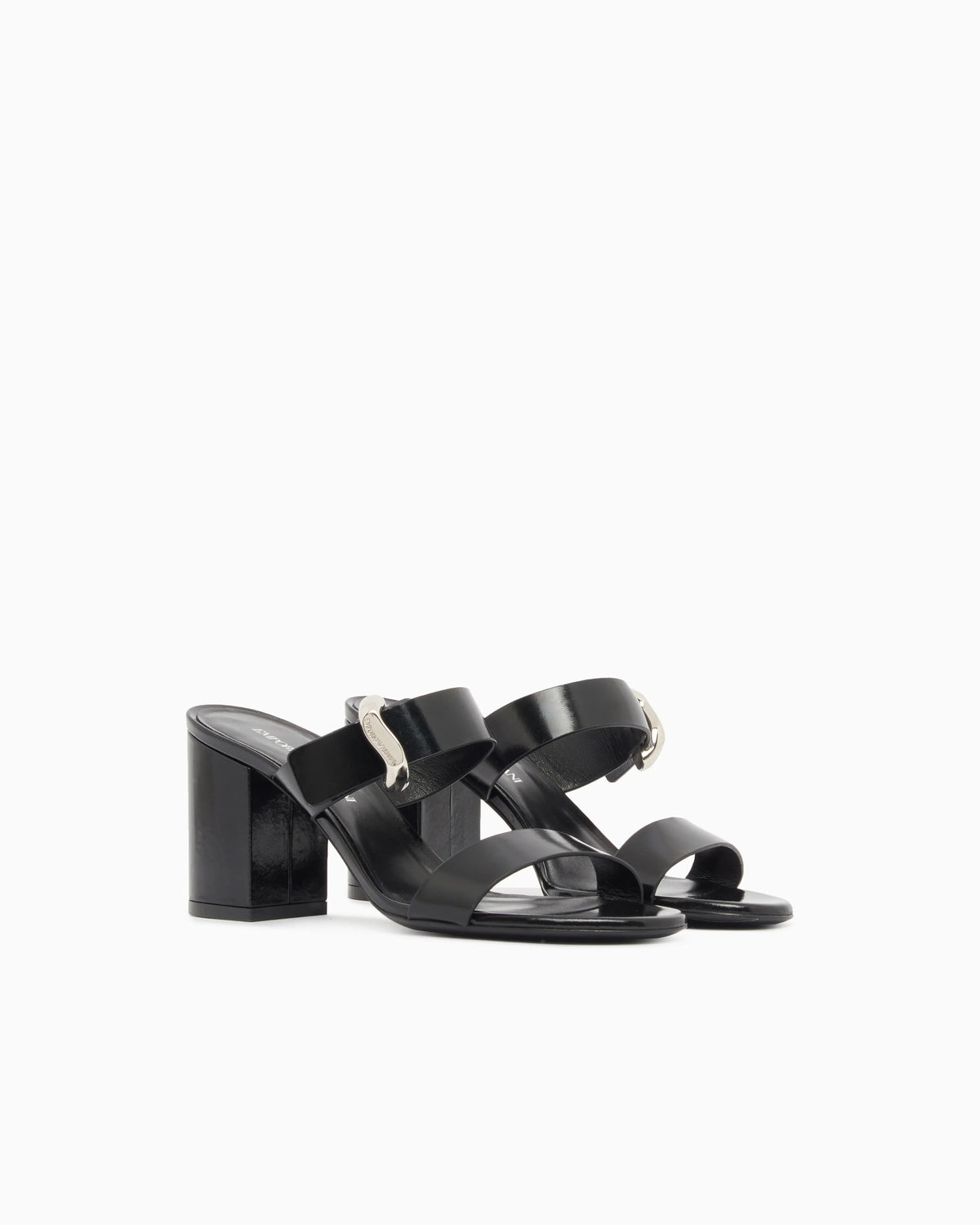 Shiny polished leather sandals with heel