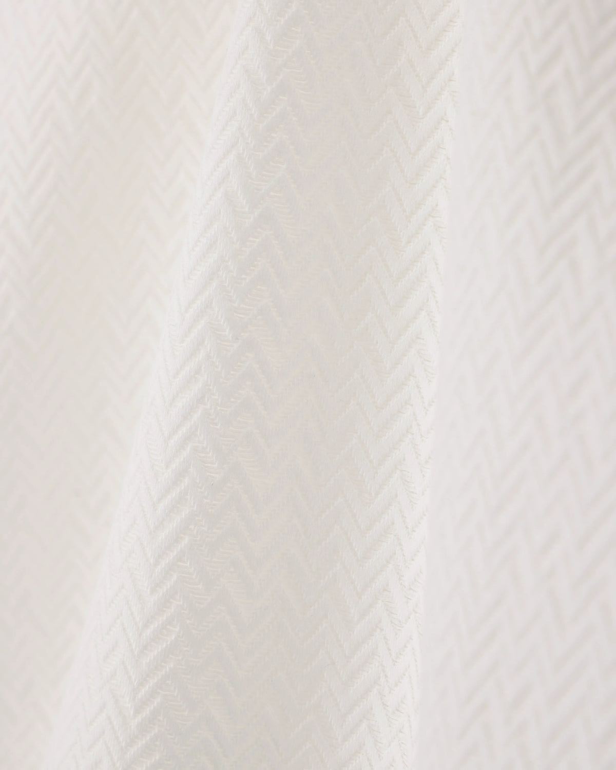 Short-sleeve shirt with double collar and chevron pattern