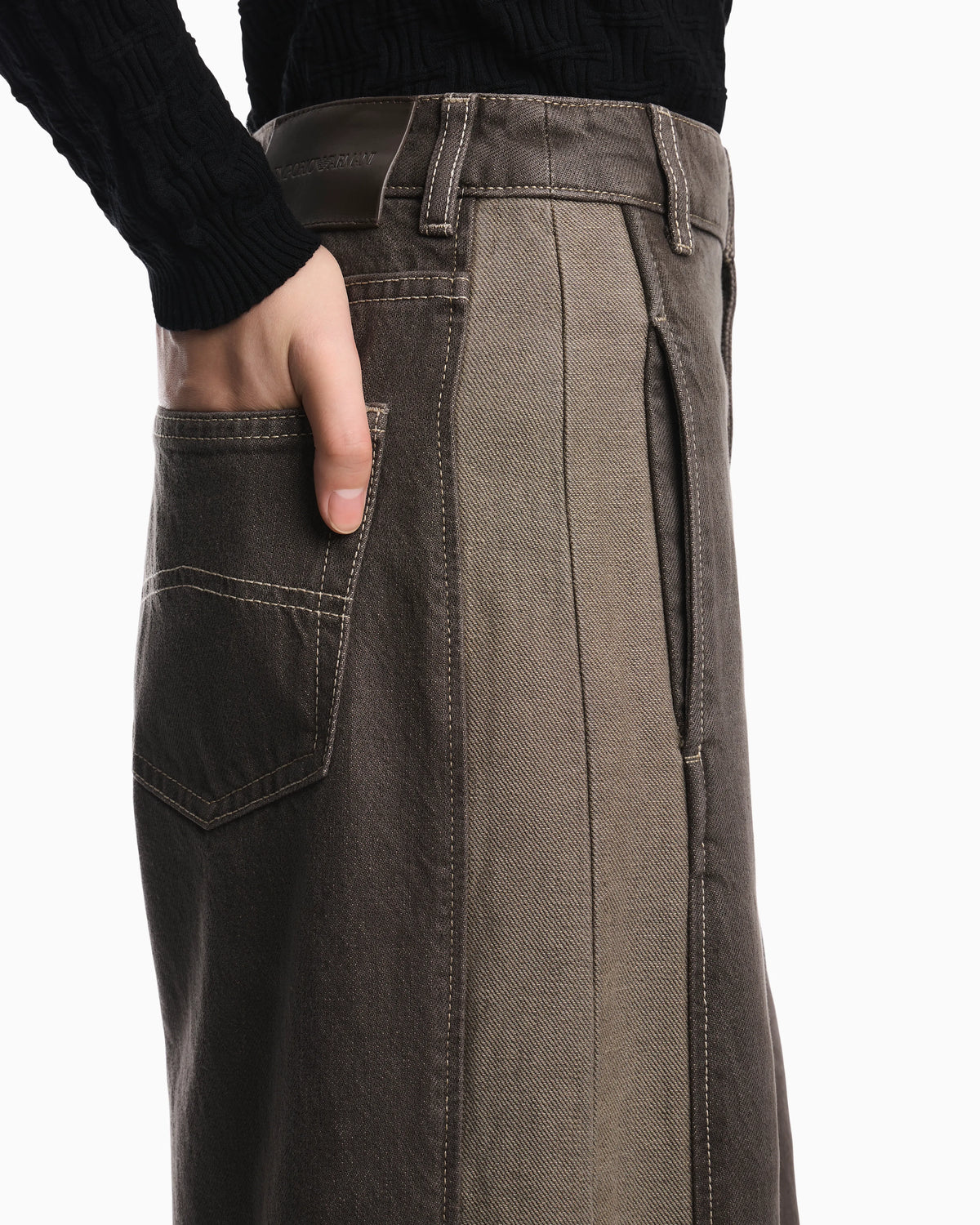Five-pocket wide-leg denim pants with relaxed fit