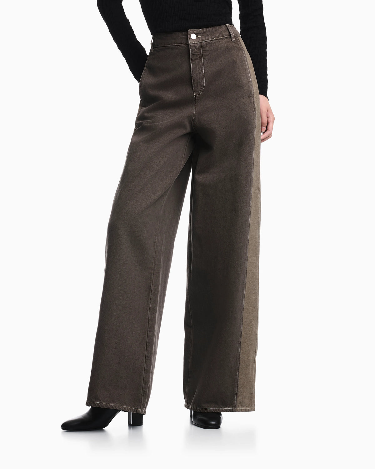 Five-pocket wide-leg denim pants with relaxed fit