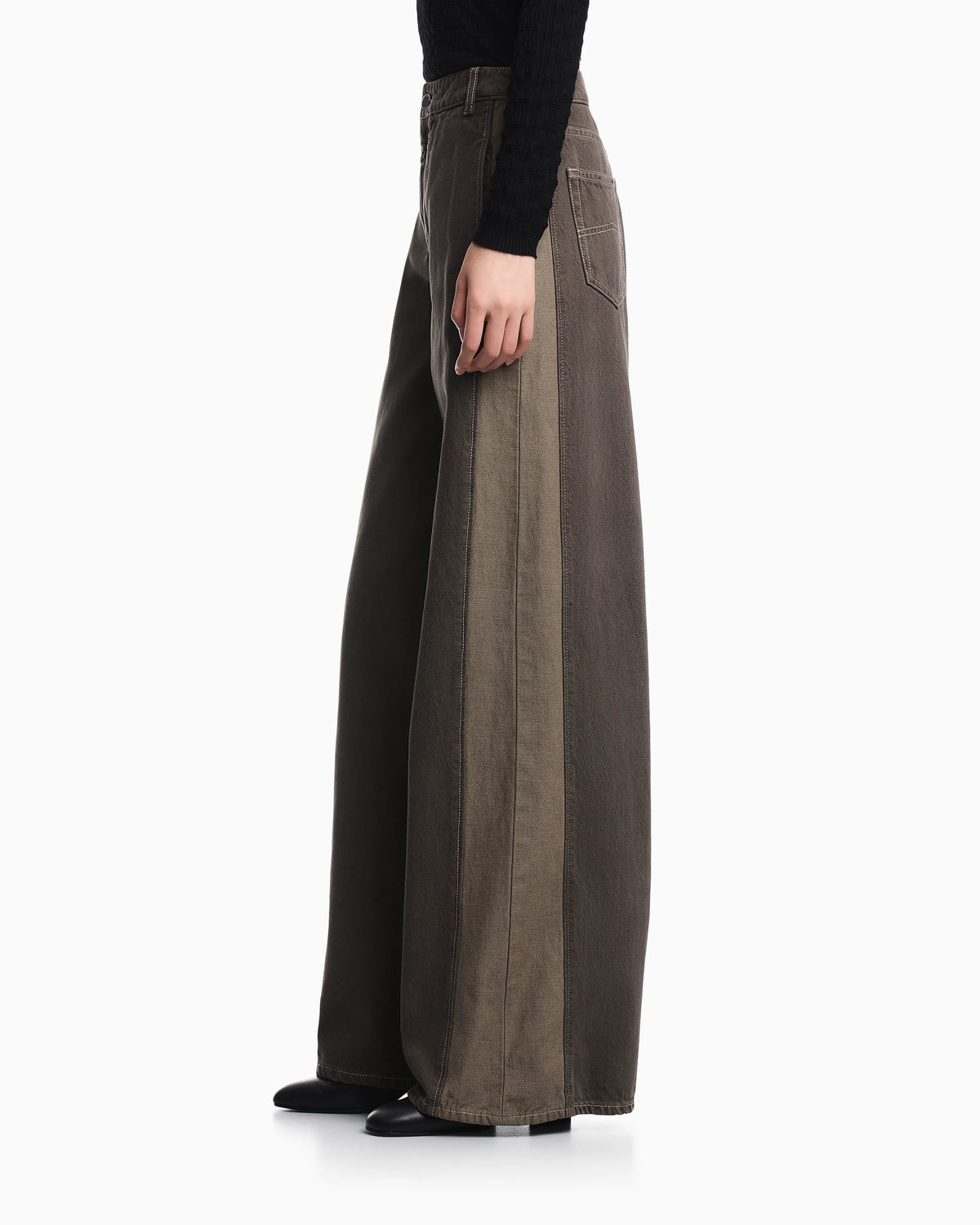Five-pocket wide-leg denim pants with relaxed fit
