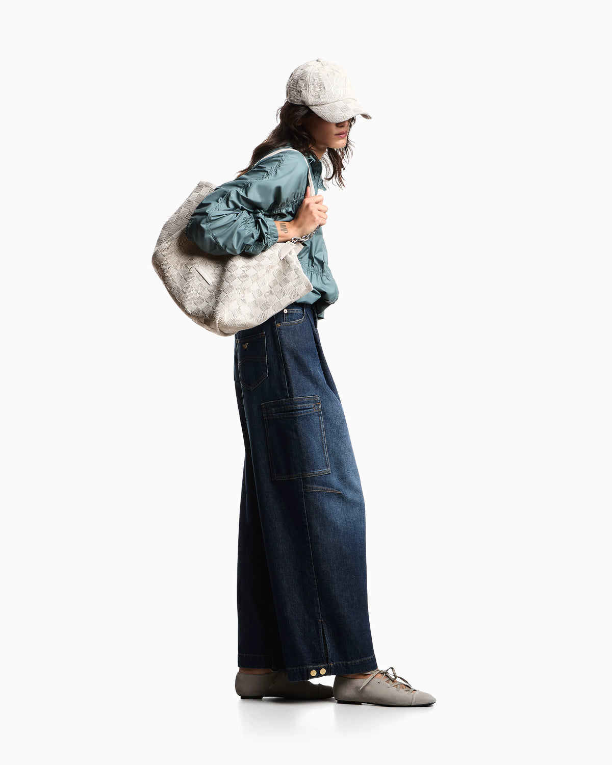 Wide-leg denim jeans with cargo pockets