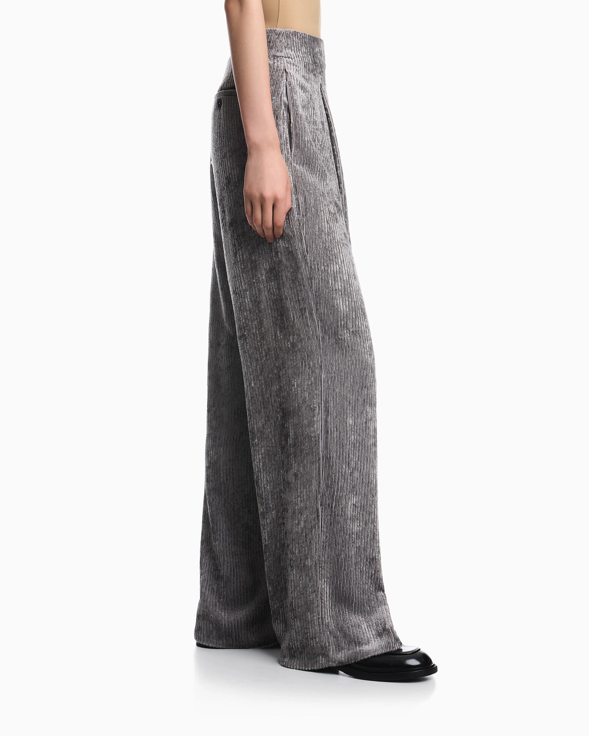 Pleated pants in fluid corduroy Signature Capsule