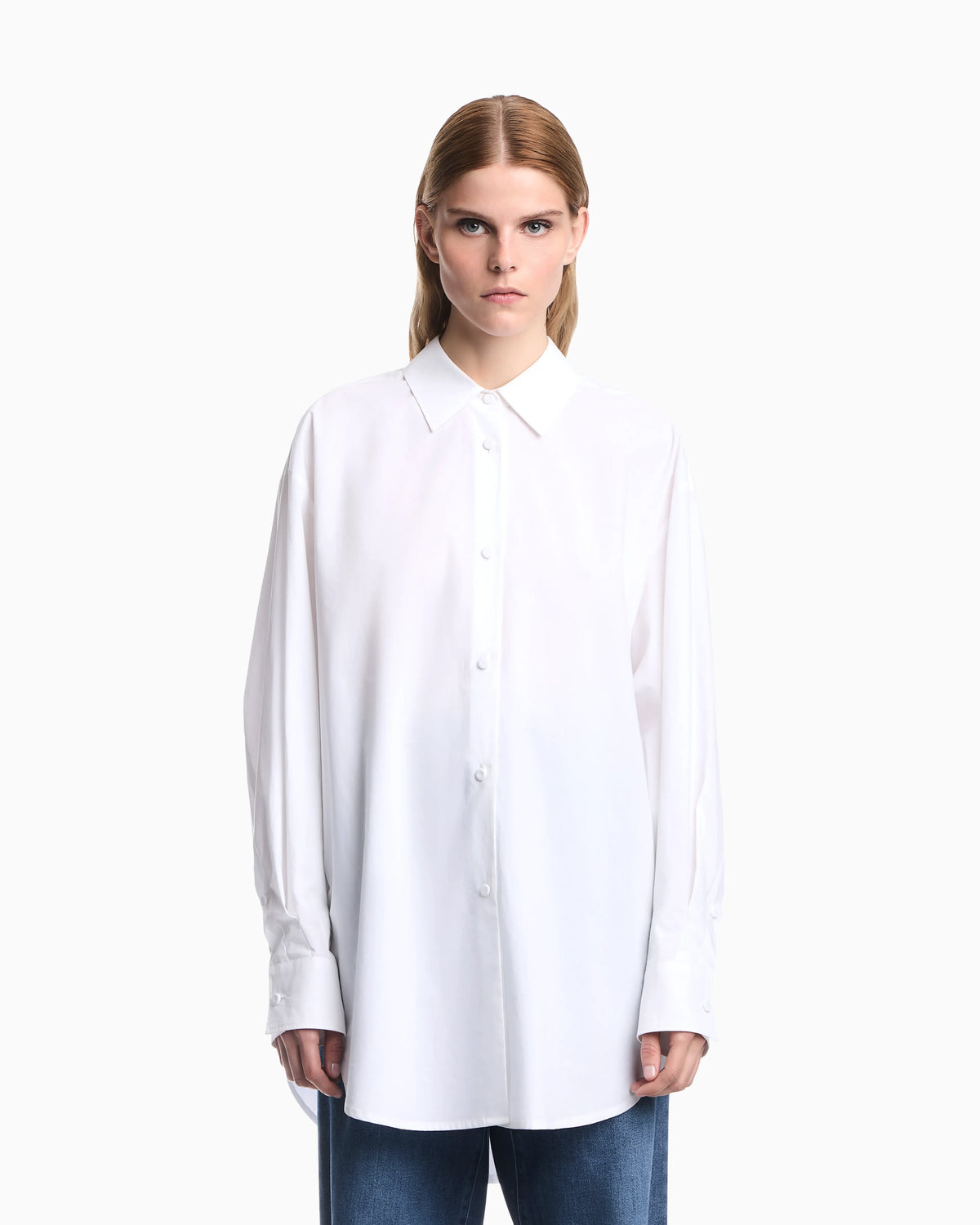 Cotton poplin shirt with a pointed collar and long sleeves