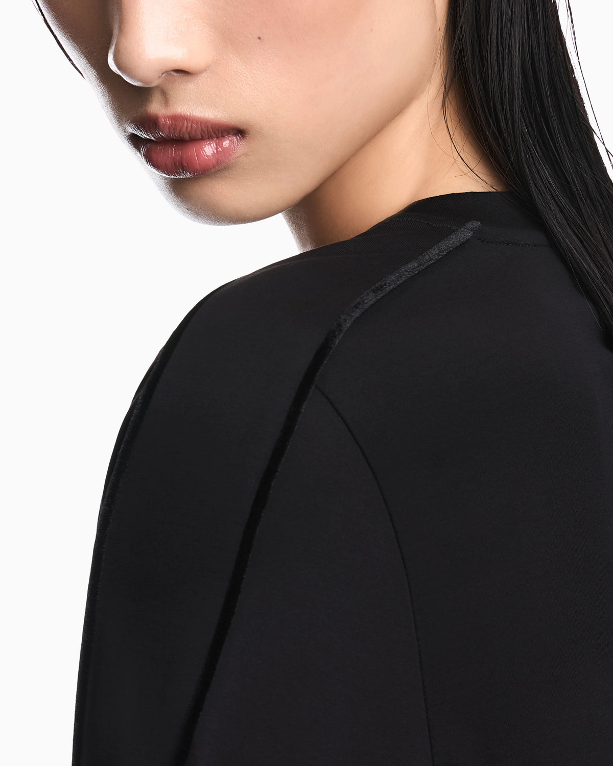 Mercerized jersey shirt with chenille tape Travel Essential