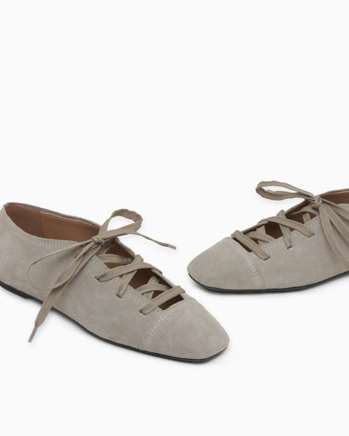 Lace-up ballet flats in suede with leather lining