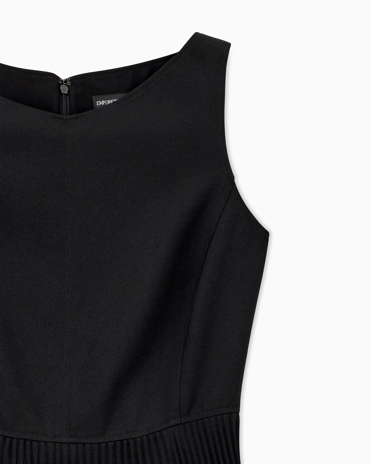 Dress in technical fabric with a pleated skirt