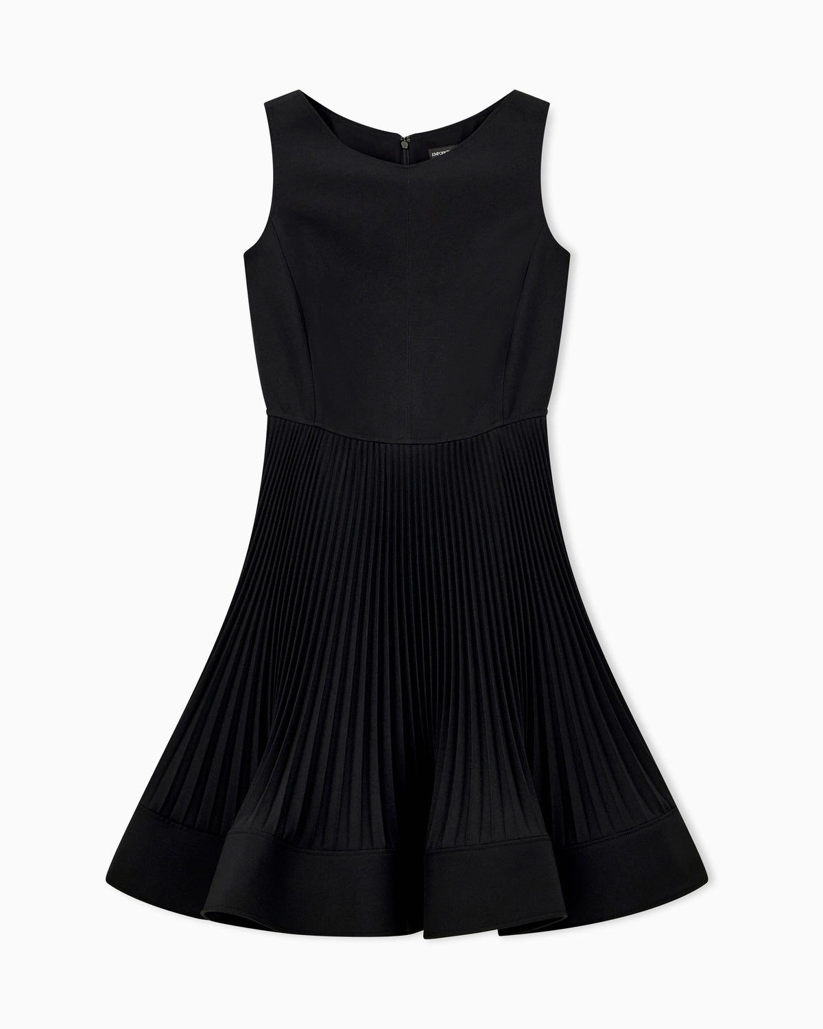 Dress in technical fabric with a pleated skirt