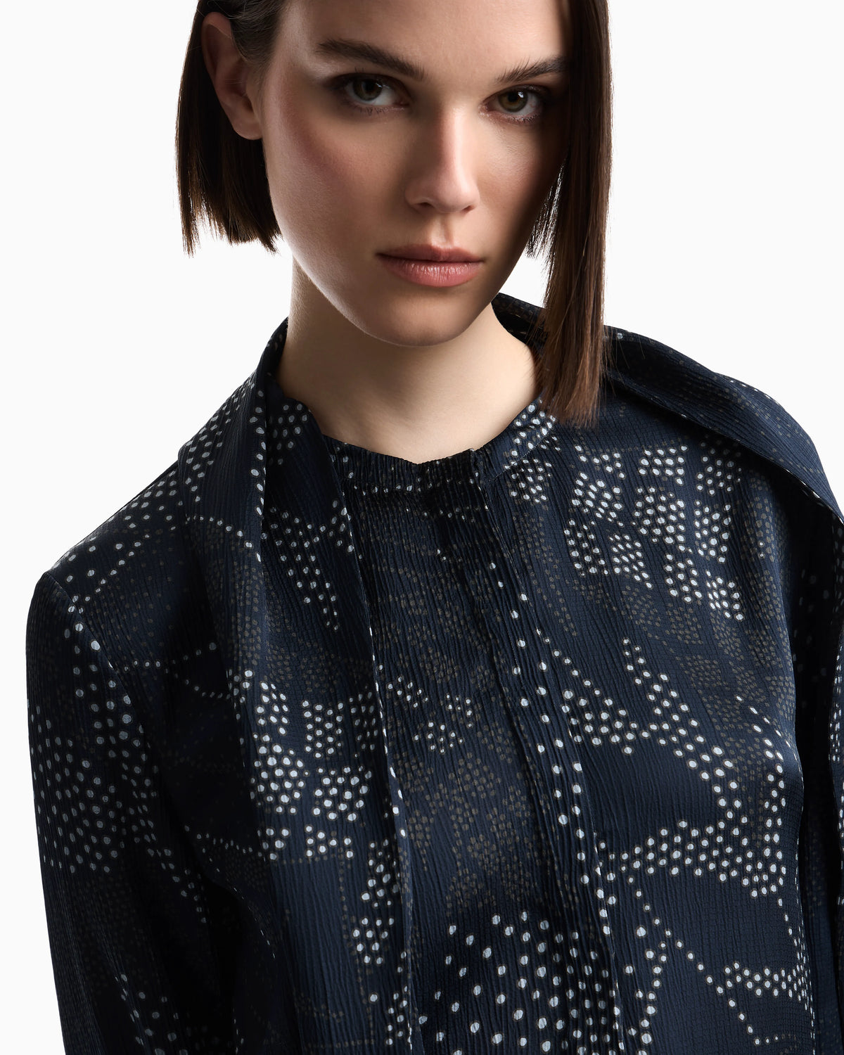 Creponne shirt with dotted floral print and a neck tie