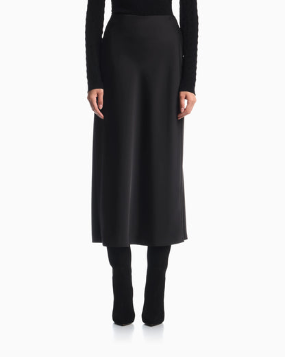 Unlined skirt in techno twill with side zipper and hook