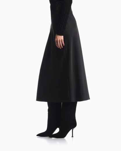 Unlined skirt in techno twill with side zipper and hook