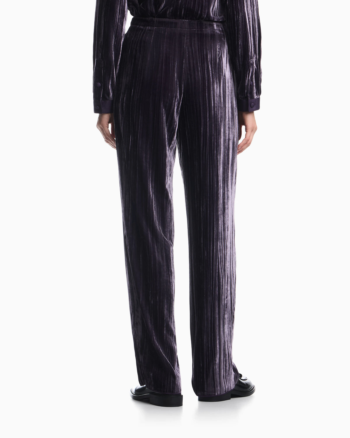 Trousers in plissé velvet with elastic waistband regular fit