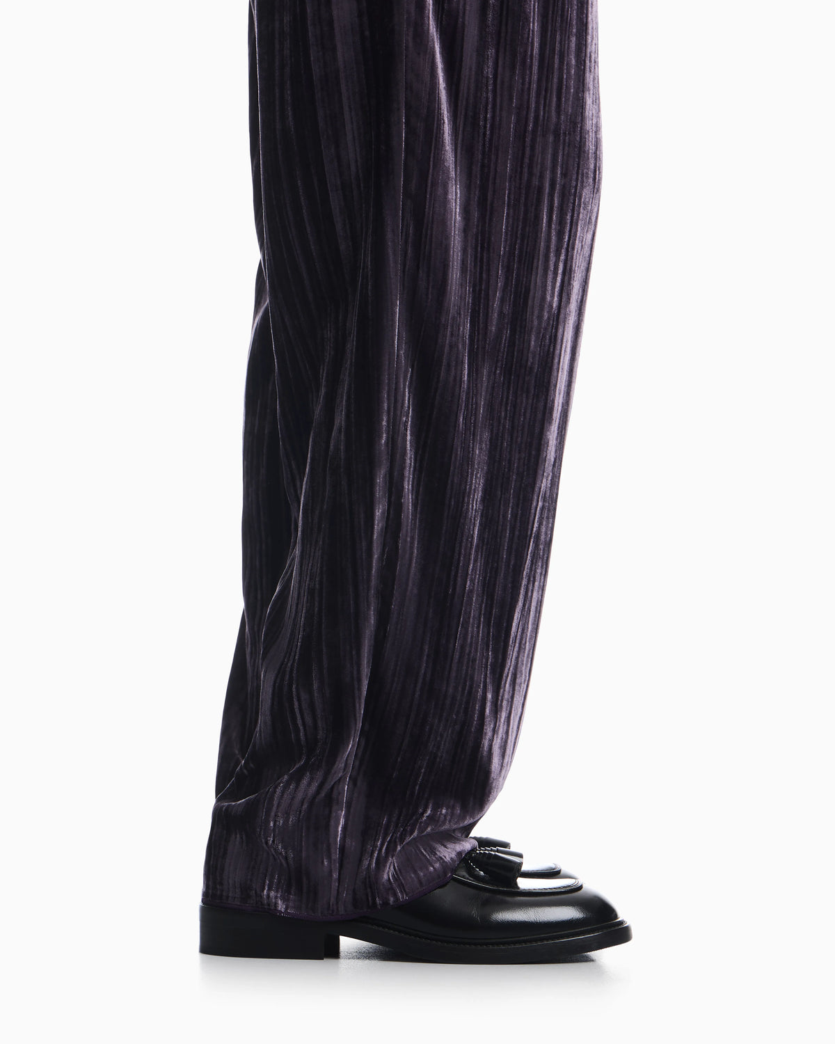Trousers in plissé velvet with elastic waistband regular fit
