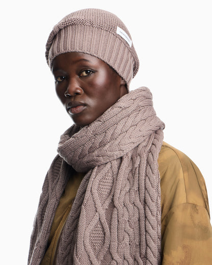 Virgin wool cable knit beanie with a ribbed bottom