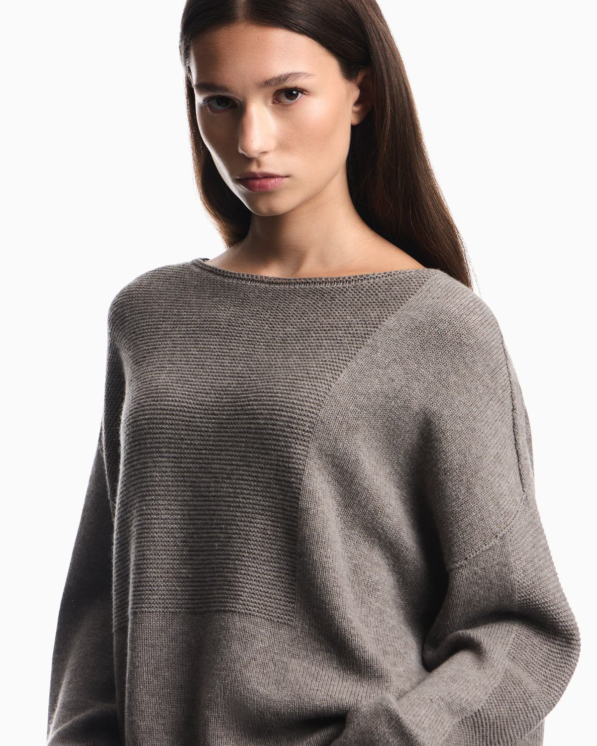 Sweater in textured virgin wool and cashmere with round neck
