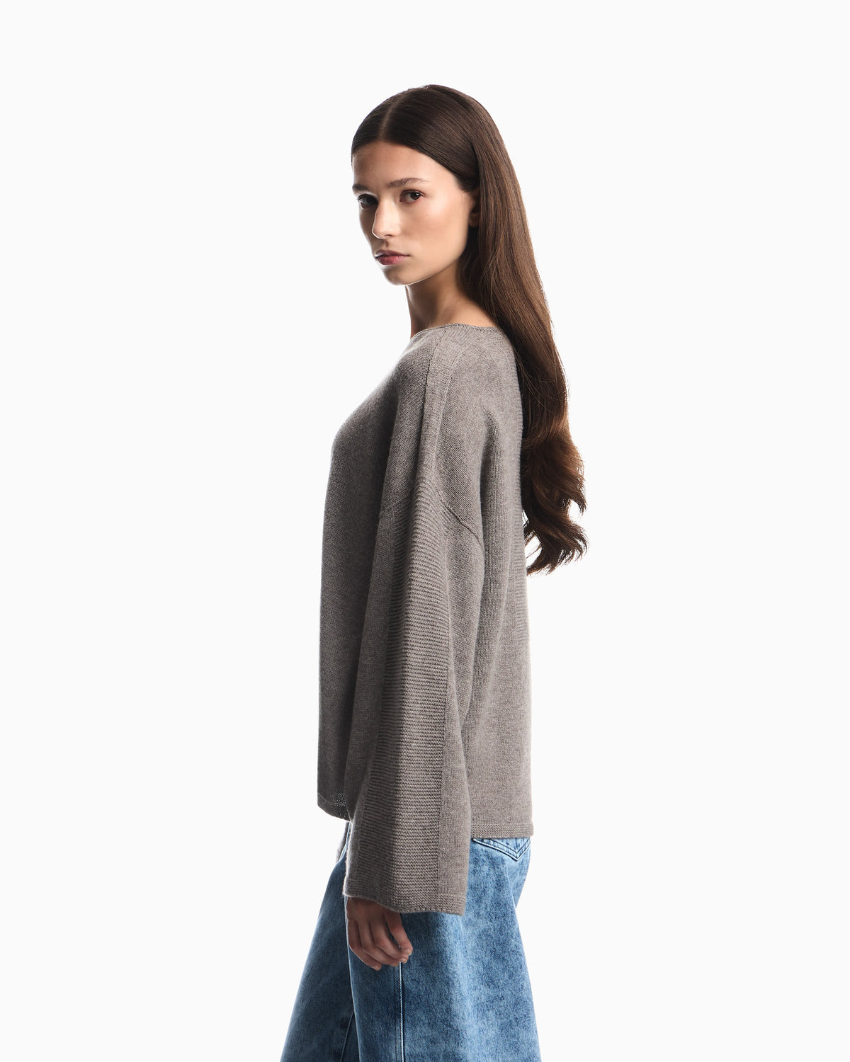 Sweater in textured virgin wool and cashmere with round neck