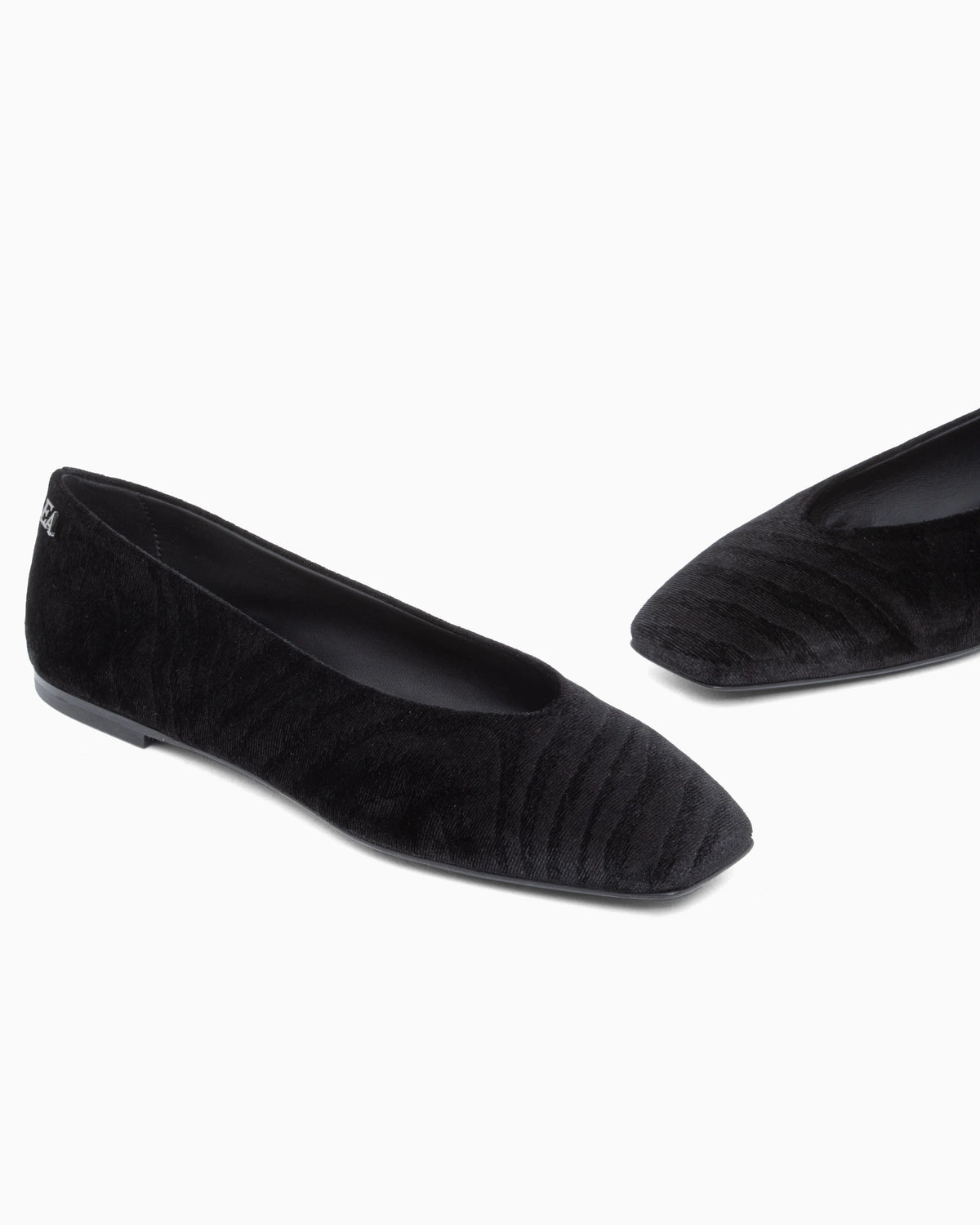 Ballet flats in animalier velvet with a leather sole