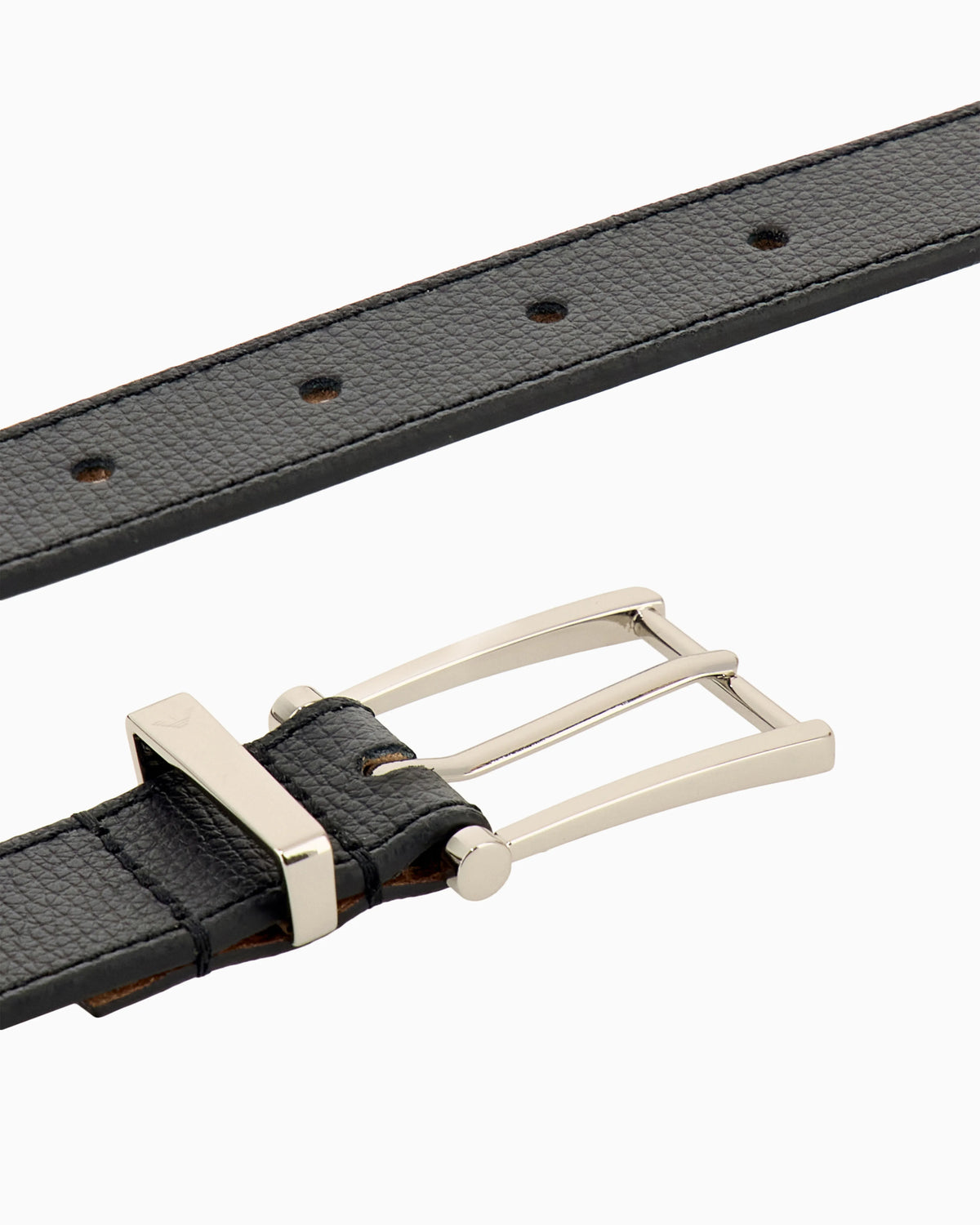 Tongue belt in textured leather with a rectangular buckle